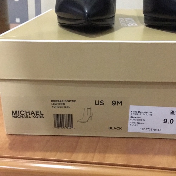 NEW Michael Kors Leather Brielle Bootie size 9 - Picture 5 of 10